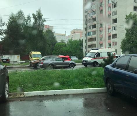 Появились фото массового ДТП со скорой в Брянске