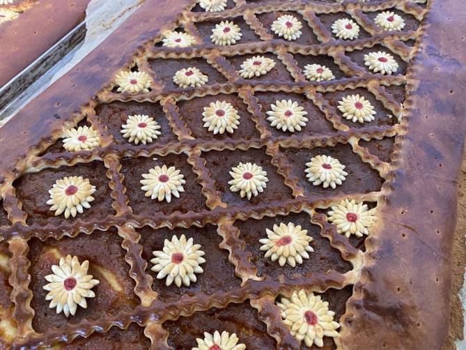 В Брянске к годовщине Крымской весны испекли гигантский пирог
