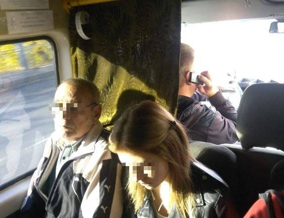 В Брянске водитель маршрутки №79 обругал пассажиров за сделанное замечание