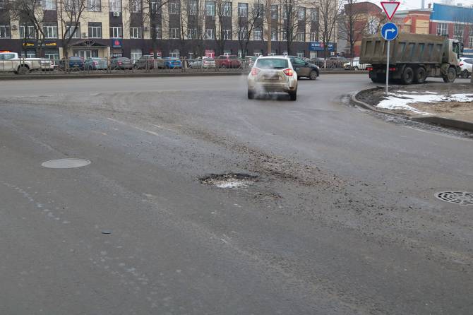 В Брянске назвали допустившие дефекты при ремонте дорог компании