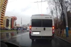 В Брянске наказали водителя маршрутки № 35 за проезд на красный
