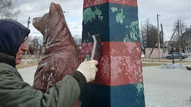 В Новозыбкове начали исправлять скандальный памятник пограничникам