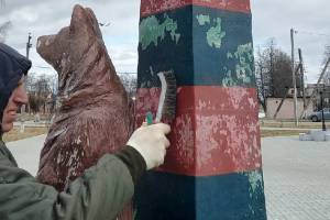 В Новозыбкове начали исправлять скандальный памятник пограничникам