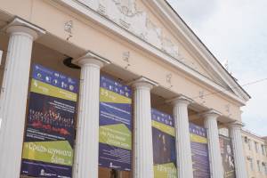 Первый «Час Толстого» прошёл на театральной площади Брянска
