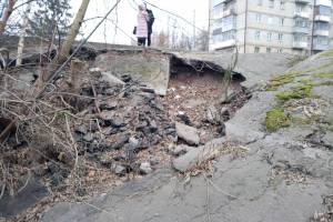В центре Брянска разрушается дамба