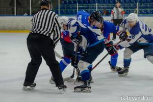 Брянские хоккеисты на своем льду разгромно проиграли белгородцам