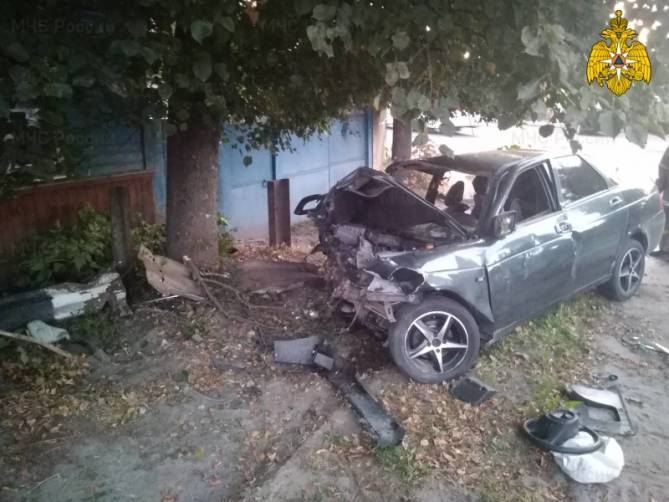 В жуткой аварии в Почепе погиб водитель и тяжело ранены два пассажира