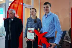 Первой пассажирке авиарейса Брянск - Казань вручили сертификат
