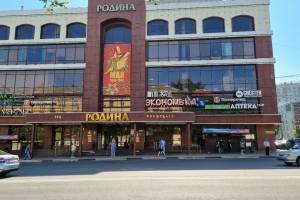 В Брянске торговцев цветами изгнали от ТРЦ «Родина»