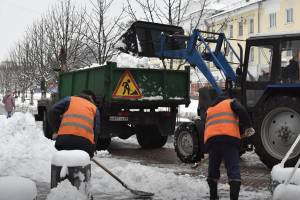 В Брянске за пять дней вывезли 500 тонн снега