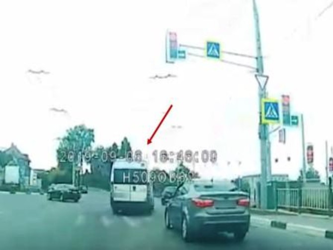 В Брянске водителя маршрутки наказали за лихой маневр на перекрестке