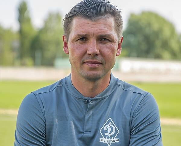 Главному тренеру брянского «Динамо» Александру Фомичеву исполнилось 43 года
