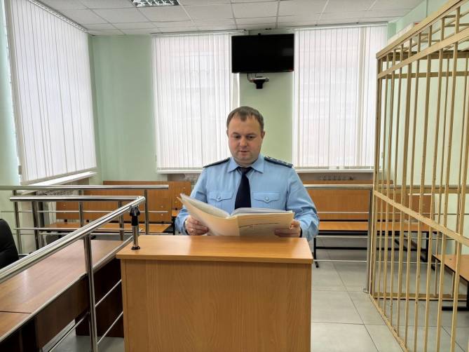 Брянца за избиение парня и полицейского отправили в колонию