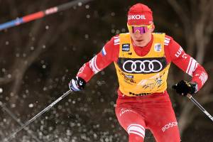 Брянский лыжник Большунов победил в масс-старте на чемпионате России