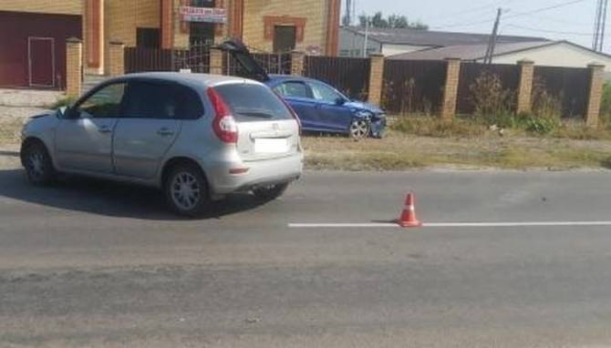 В Брянске водитель Skoda врезался в Lada и покалечил 7-летнего ребёнка