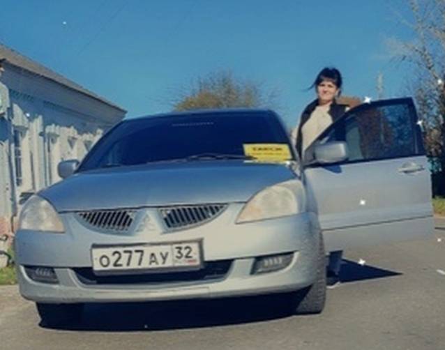 В Злынке женщина открыла частное такси по соцконтракту