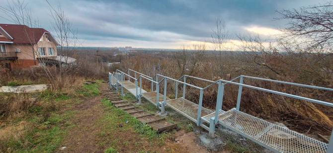 В Брянске улицы Подарную и Сакко и Ванцетти соединили металлической лестницей