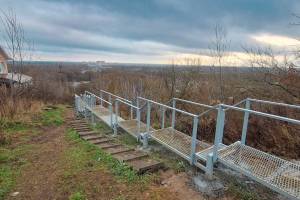 В Брянске улицы Подарную и Сакко и Ванцетти соединили металлической лестницей