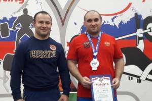 Брянский пауэрлифтер стал серебряным призером Кубка России