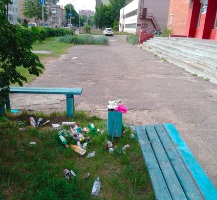 В Брянске погрязла в мусоре улица Никитина
