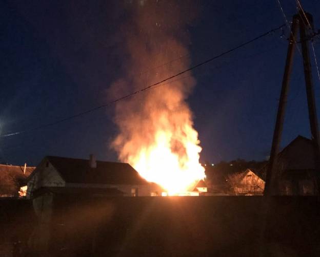 В Брянске сгорел жилой дом на улице Луговой