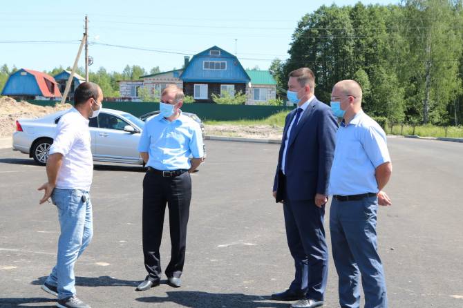 В Володарском районе мэр Брянска проинспектировал ремонт дорог