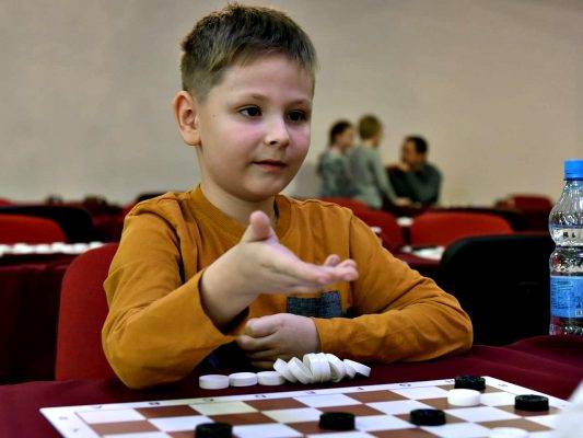 Школьник из Жуковки стал победителем Всероссийских соревнований по шашкам