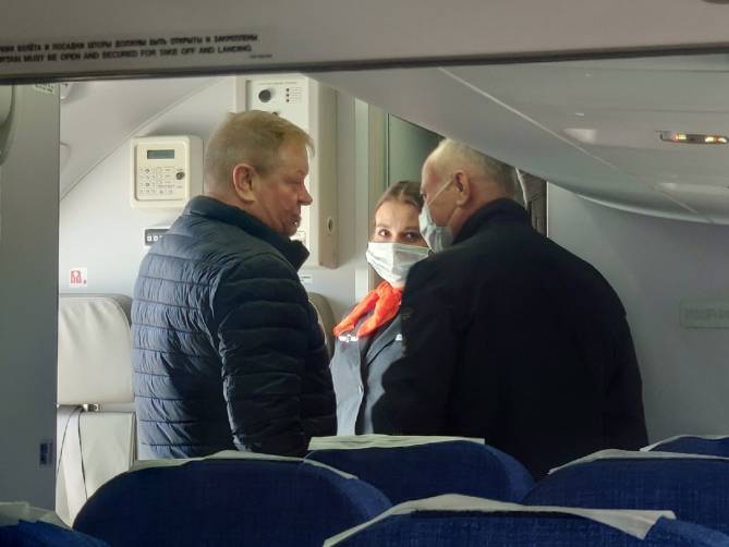 В Брянске Лучкин без маски провожал на самолет Бадырханова-старшего