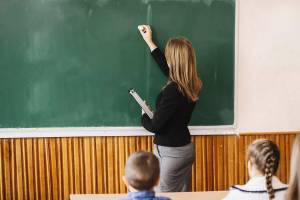 В Брянске трое педагогов стали заслуженными работниками образования