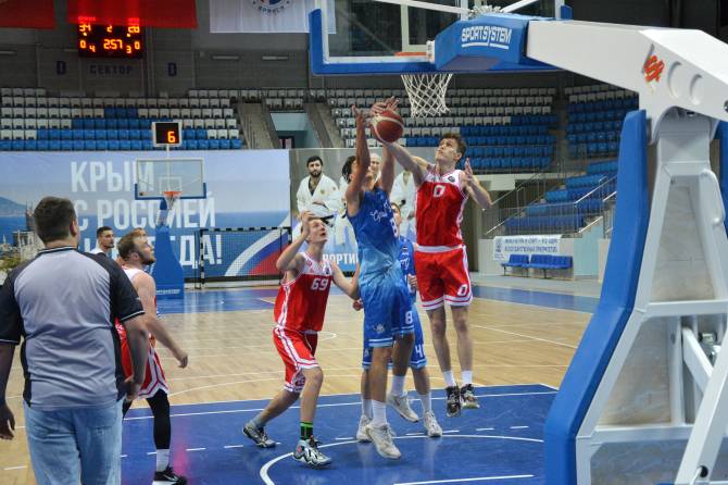 Брянские баскетболисты обыграли орловчан в дворце единоборств Осипенко