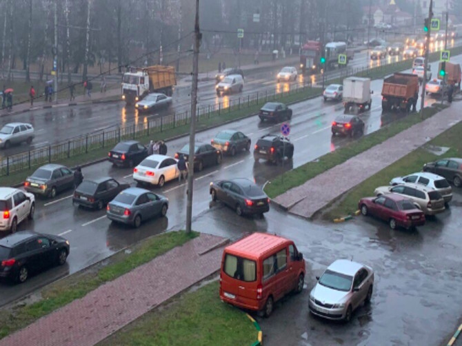 Массовая авария произошла на Станке Димитрова в Брянске