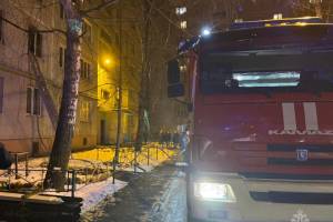 В клинцовском посёлке при пожаре в многоквартирном доме пострадал человек