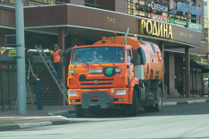 В Брянске за неделю с городских улиц вывезли 3,5 тысяч тонн песка