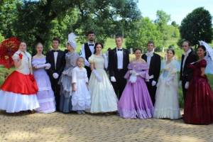 Брянцев пригласили потанцевать на балу XIX века
