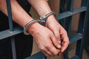 Жителя Брянска осудили за расправу со знакомым в подъезде многоэтажки