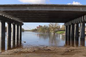 В Брянске продолжается строительство четырёхполосного моста на набережной