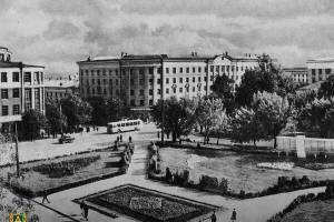 Брянцам показали площадь Ленина в конце 60-х годов