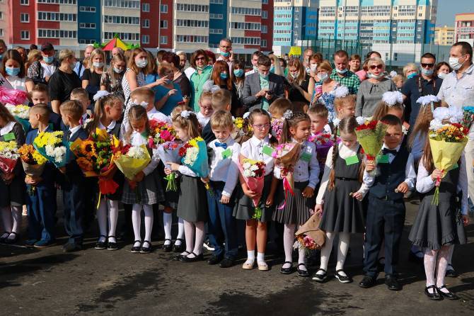 В Брянске начался учебный год для 52 тысяч школьников