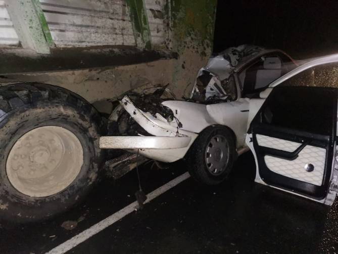 На брянской трассе в жутком ДТП с трактором погиб 30-летний мужчина