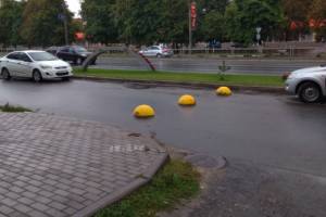 В Брянске снова установили полусферы на проезде у проспекта Московского