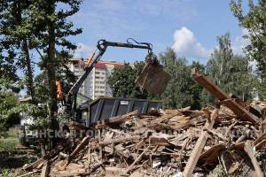 В Брянске снесли очередной аварийный дом