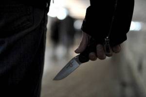 Мужчина изрезал ножом ребенка сожительницы