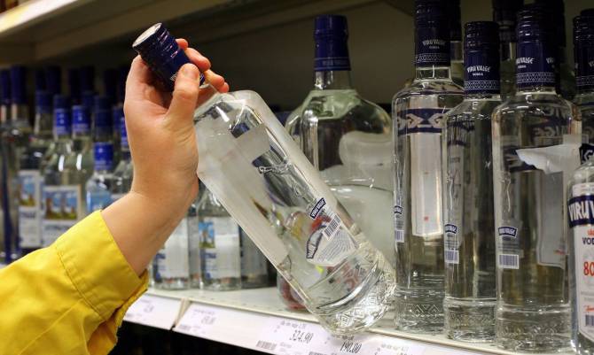 В Новозыбкове женщину осудили за кражу бутылки водки из «Магнита»