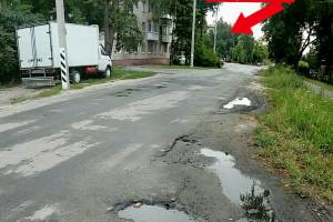 В Брянске жители улицы Новозыбковской требуют новую дорогу