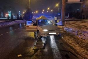 В Брянске пьяный водитель протаранил столб