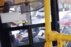 В Брянске водителя автобуса поймали на просмотре кино во время рейса