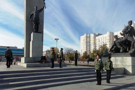 В Брянске на Площади Партизан на Пост №1 заступят караульные