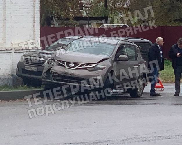 В Брянске на улице Карла Либкнехта разбились два автомобиля