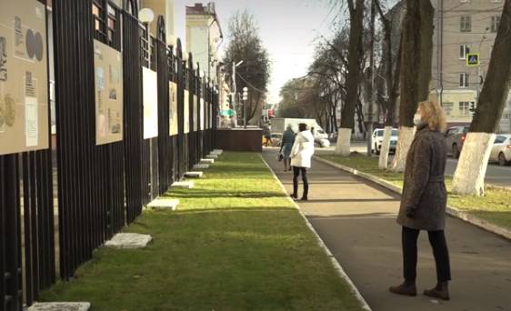 В центре Брянска открылась уличная выставка «Время и деньги»