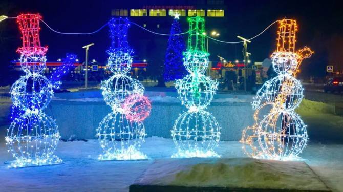 В Брянске установили 70 новогодних инсталляций